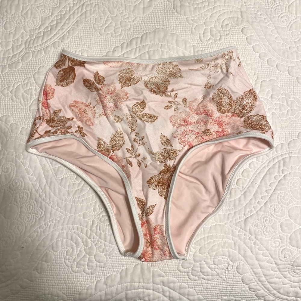 New w/ tags, AE high-rise bottoms, size small